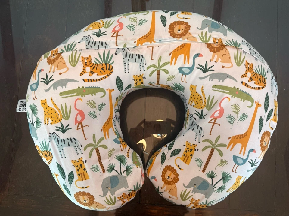 Boppy Nursing Pillow with Carrying Case and Boppy Jungle Safari Print Cover — 第 2/4 张图片