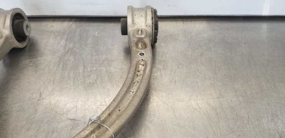 15 MERCEDES BENZ S63 AMG W222 BRAZO DE CONTROL SUPERIOR PASAJERO DELANTERO DERECHO Foto 2 de 4