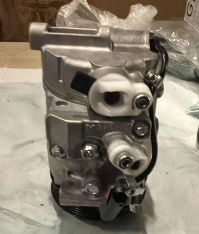 AC Compressor Mercedes Benz C230 C230 C240 C250 C280 C300 CL500 2001- 2012 - Image 3 of 4