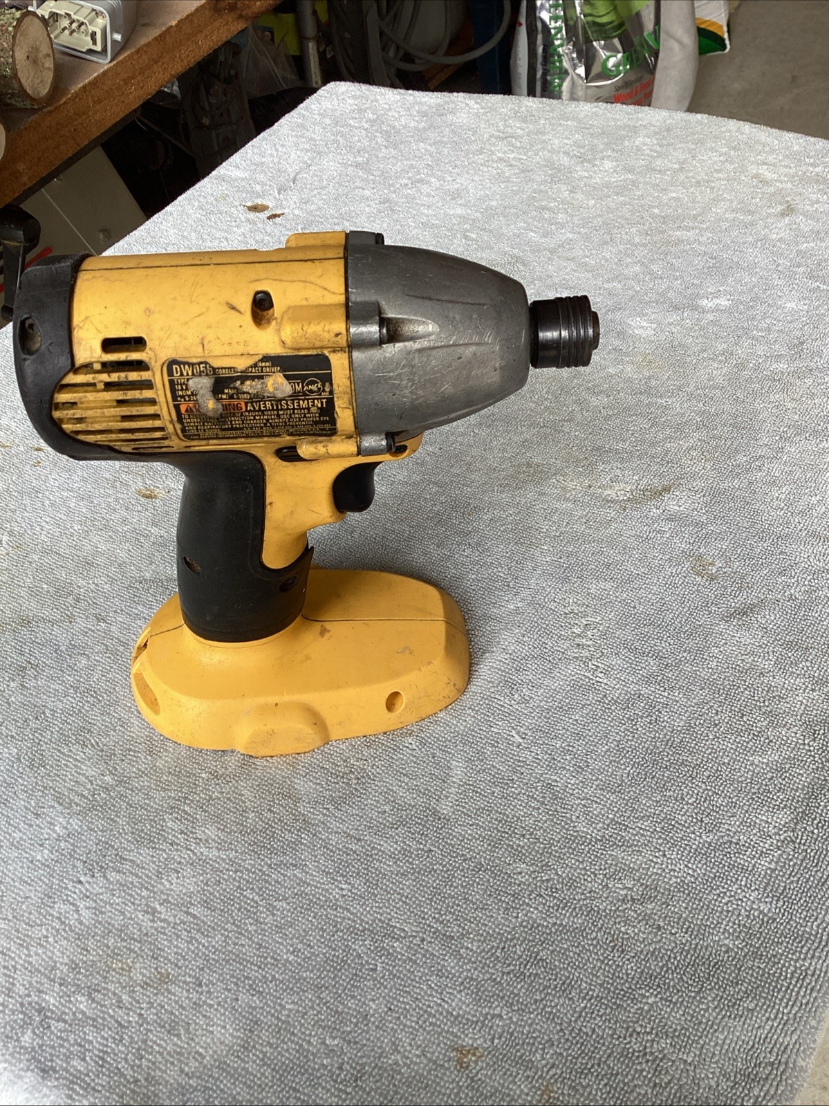 DEWALT 18v  1/4" Hex Cordless Impact Driver Yellow - DW 056 Was Working Now Not