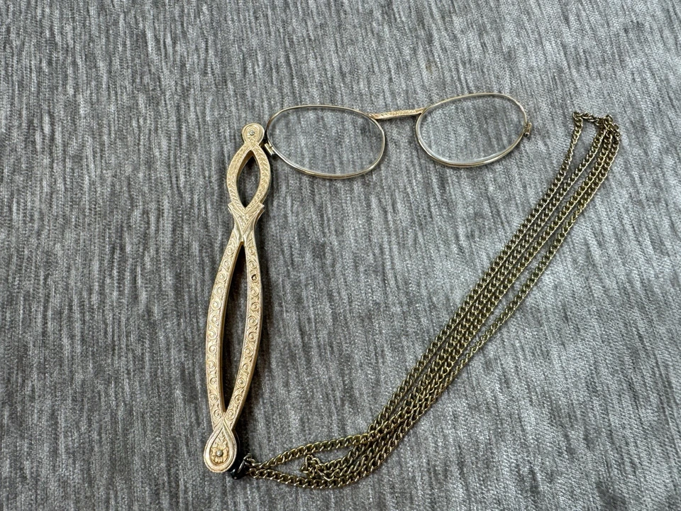 Óculos dobráveis antigos Lorgnette Society ouro 12k dourado ornamentado vitoriano em escala 1/10 - Imagem 4 de 4