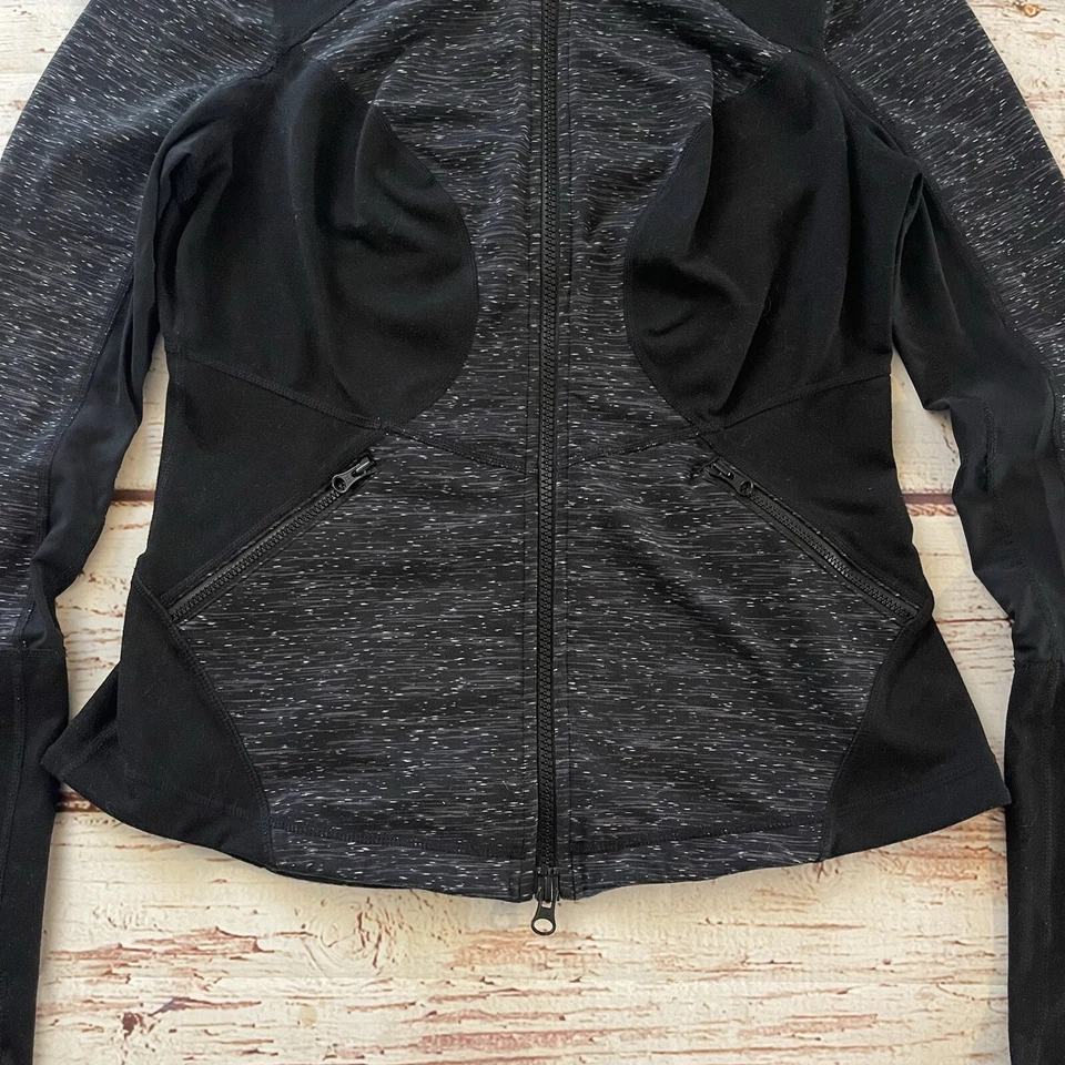 Jaqueta de ioga Z by Zella couro cinza e preto zíper completo malha acento tamanho médio - Imagem 4 de 4