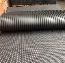 Heavy Duty Rubber Stable Matting 6ftx4ft 18mm HorseMat/  Easy sweep rubber mat