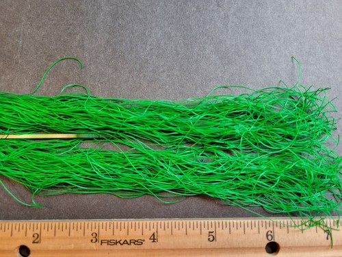 Hank Small HOT KELLY GREEN Round Rubber BUG FLY LEGS Fly Tying & SALTWATER - Picture 2 of 2