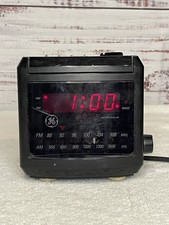 VINTAGE 1980's General Electric GE Digital Clock Radio Model 7-4606BKA