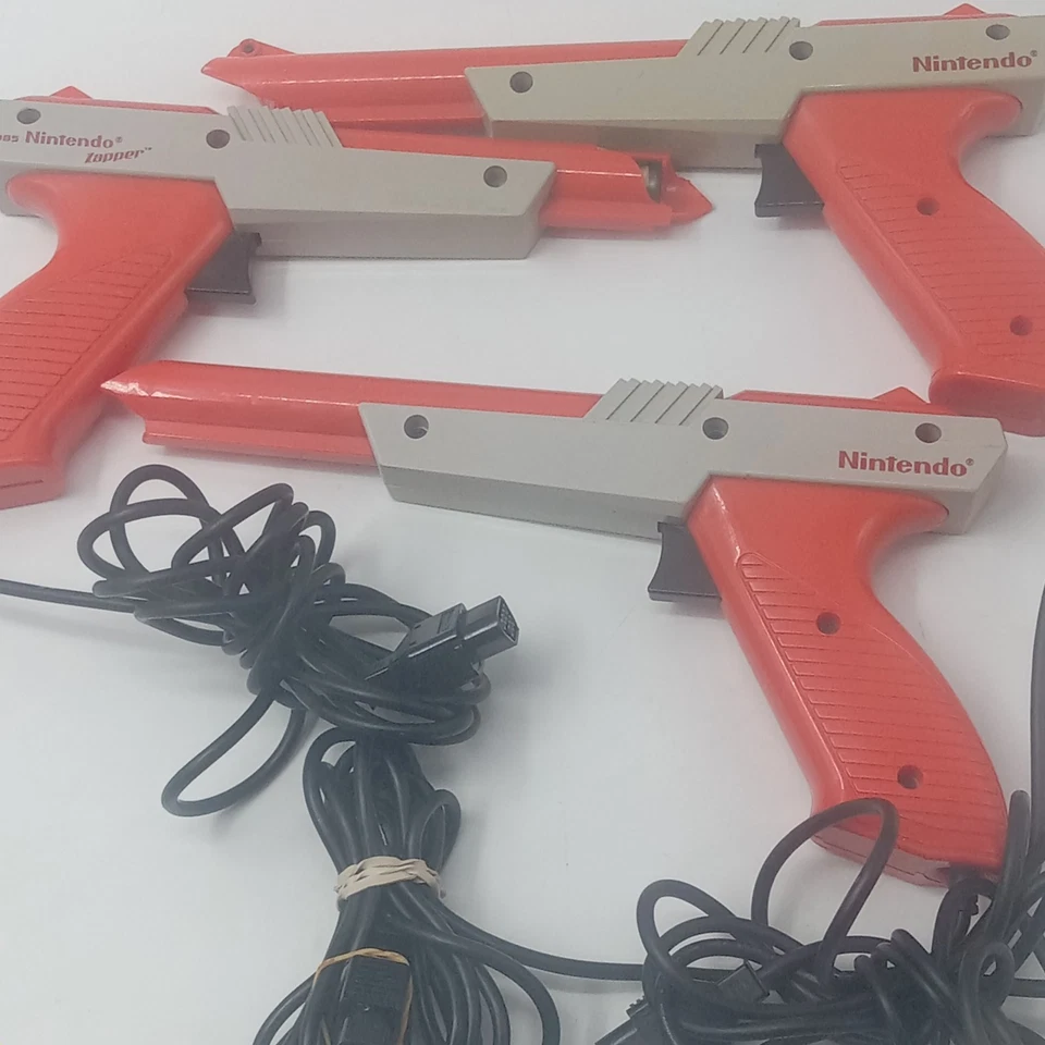 Nintendo NES Light Zapper пистолет лот контроллер Nintendo Zapper лот из 3 см. Dscrpt - Изображение 4 из 4