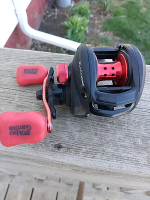 #ad Abu Garcia Black Max 3 Right Hand Baitcast Fishing Reel . Model BMAX3. Works. $19.99