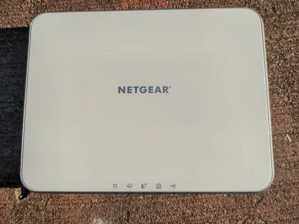 NETGEAR Arlo VMB3000 BASE Station + 2x Wireless Security Cameras - Image 2 of 4