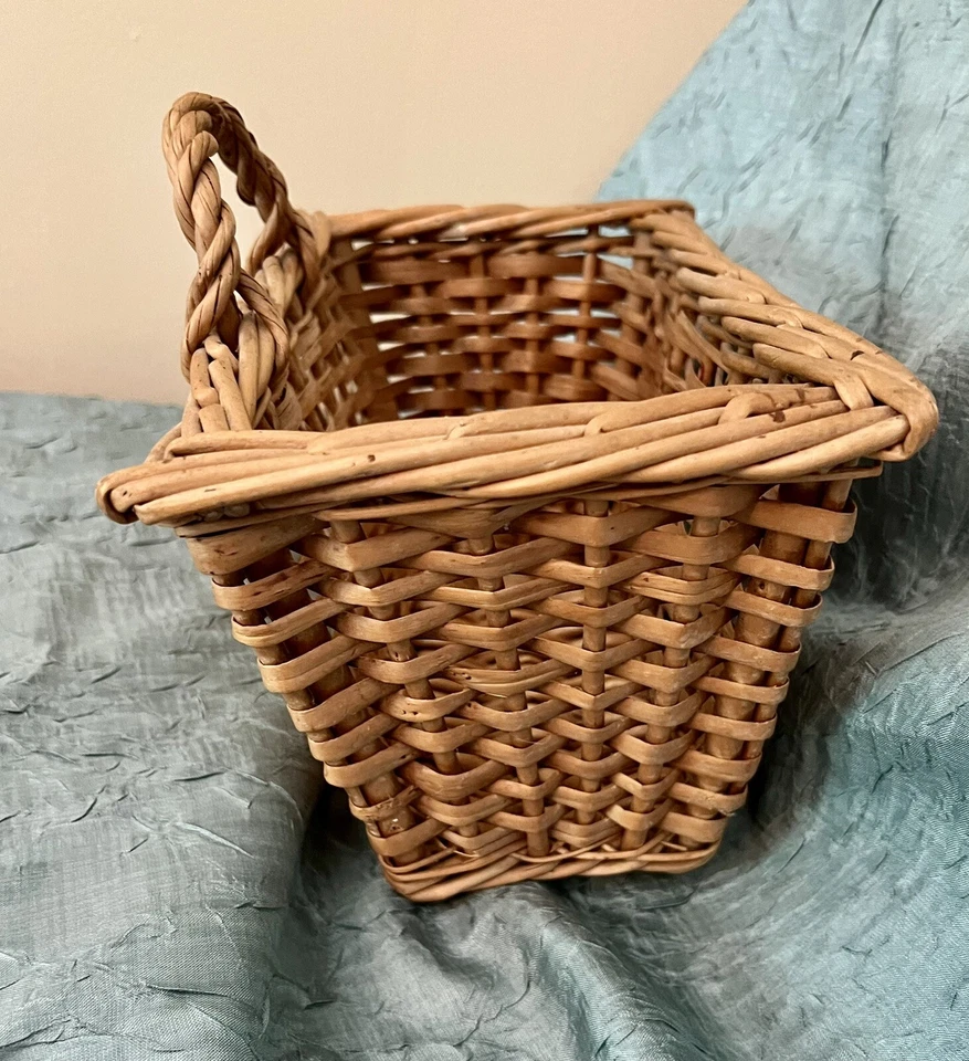 Vintage Woven Wall Basket Wedge Flower Wicker Retro Antique BOHO 10x6x6 - Image 3 of 4