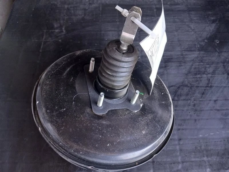 Power Brake Booster From 5/08 09-10 Pontiac Vibe 19204760 - Image 2 of 4