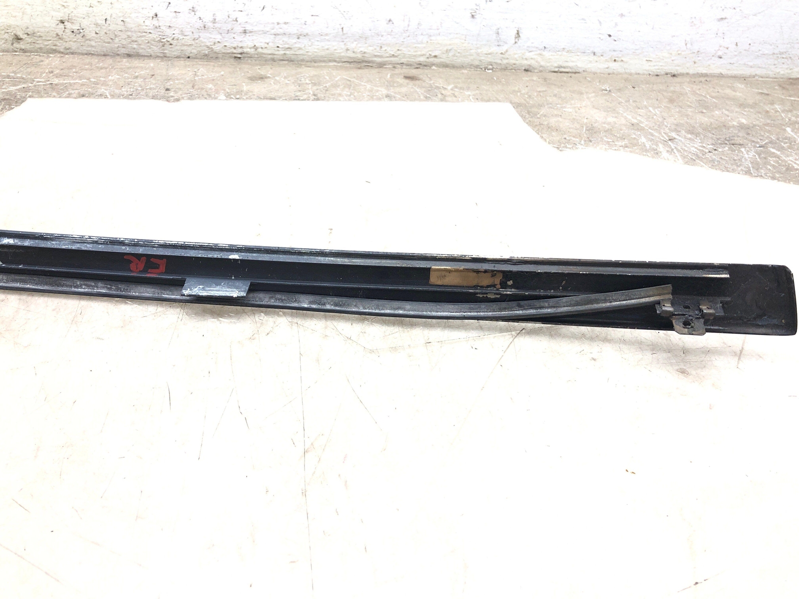 2015-2021 MCLAREN 570S RIGHT FRONT DOOR UPPER MOULDING STRIP *FIRE/PAINT DAMAGE*