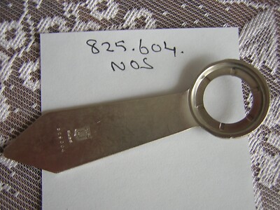 VINTAGE UNIVERSAL GENEVE CASE BACK WRENCH  NOS CONDITIONS REF: 825 604
