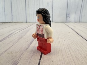 Lego # 7195 ~ Indiana Jones ~ Marion Ravenwood Minifigure Red Outfit (iaj036)