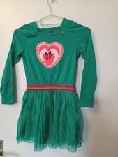 Grünes Kleid mit Schwan-Motiv von Mim-Pi