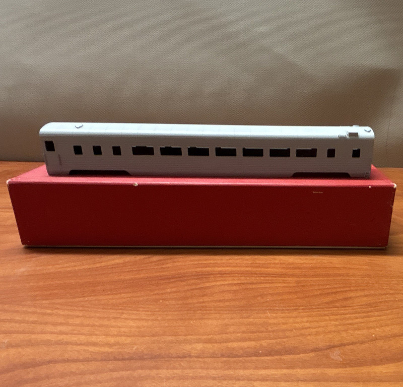 Soho HO Southern Pacific DAYLIGHT Chair Passenger Car Corrugated Unpainted