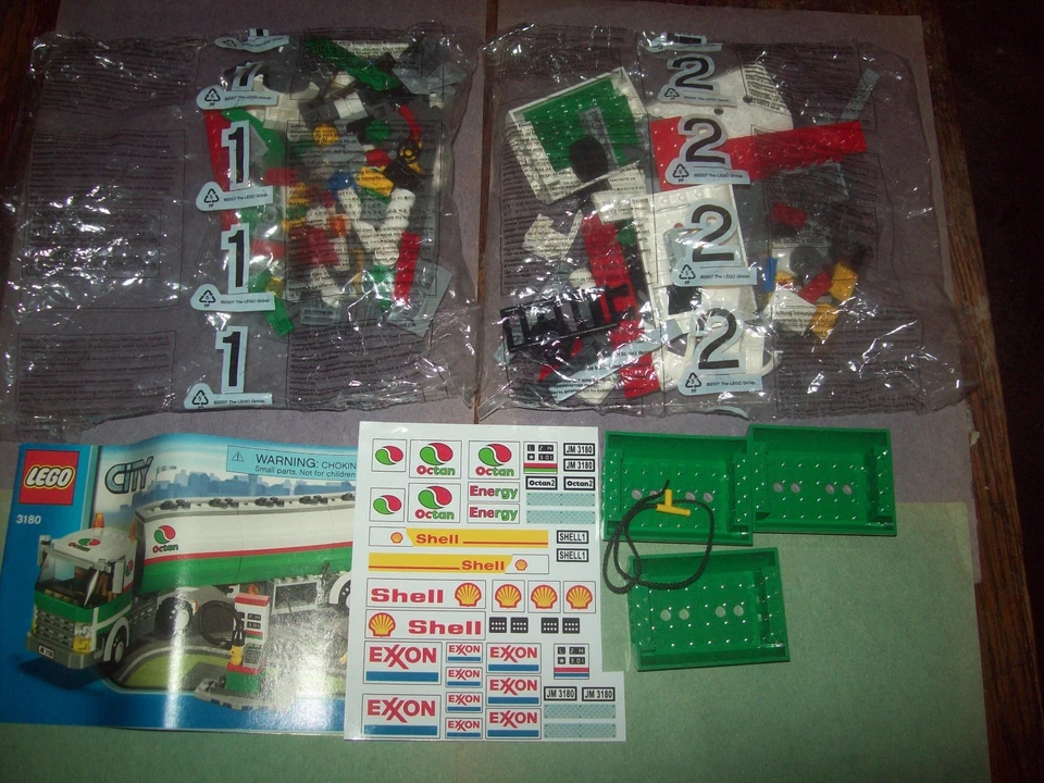 NEW LEGO CITY SET #3180 OCTAN TANK TRUCK GAS STATION - Image 2 of 2