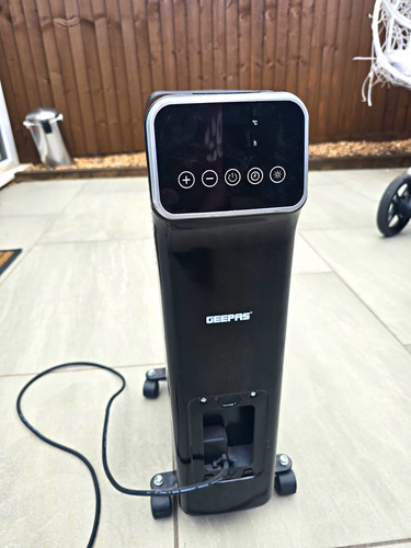 GEEPAS GRH28553UK 2000W Oil Filled Radiator Heater Remote Timer Black