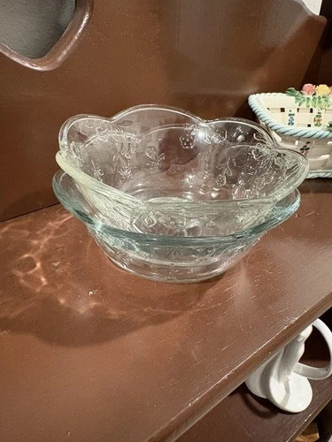 Vintage Anchor Hocking Savannah Pattern Glass Clear Bowl With Scalloped Edge