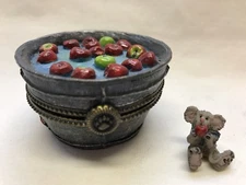 Granny Smith's Apple Bobbin' Bucket with Macintosh McNibble-Boyds Bears Treasure