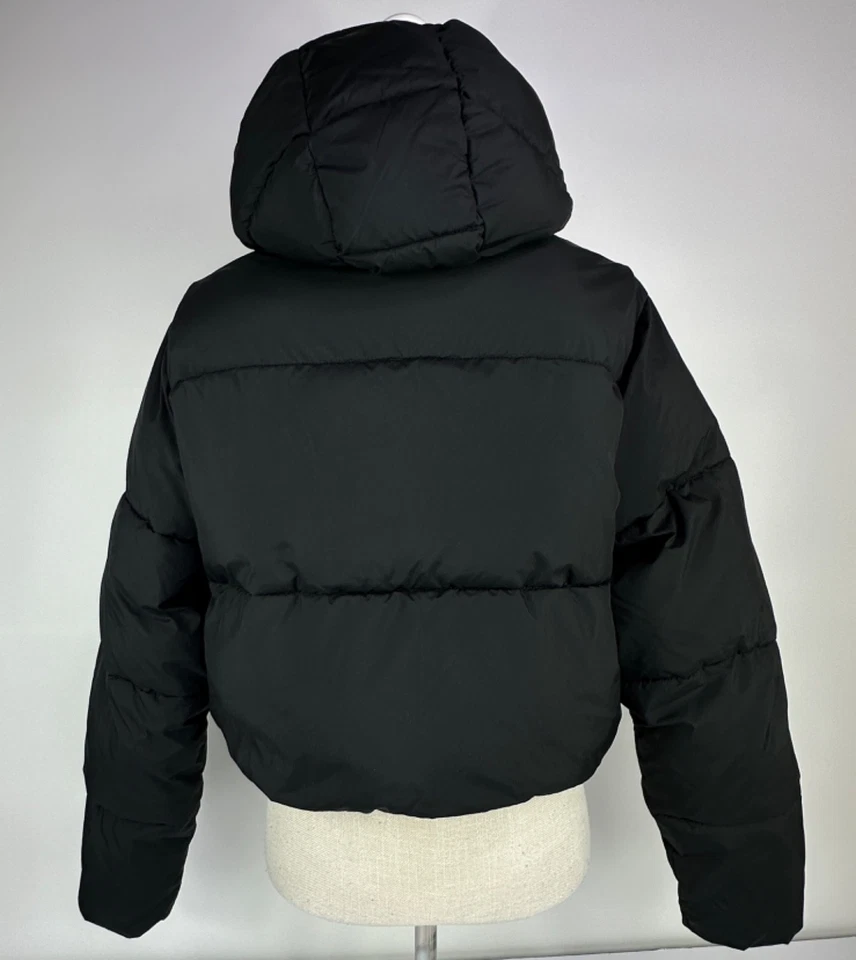 Chaqueta acolchada recortada Fabletics Essential negra/gris con cremallera para mujer talla S Foto 2 de 4