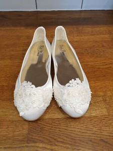 ivory lace ballet flats