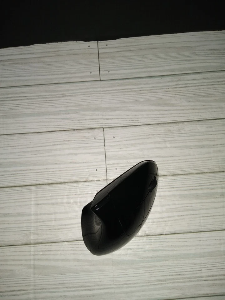 Adesso iMouse E10 2.4 GHz RF Adjustable DPI Wireless Vertical Ergonomic Mouse - Image 2 of 4