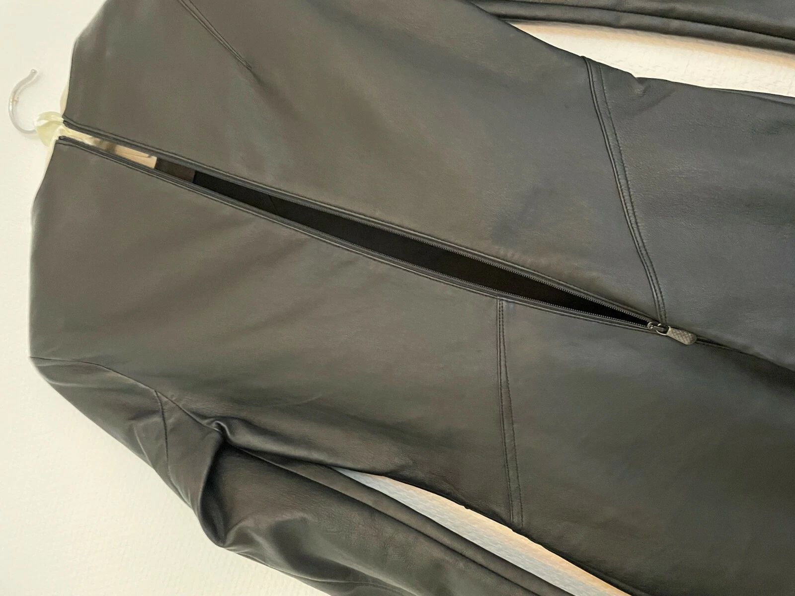 Abito originale Bottega Veneta pelle nuovo di zecca 2950. 