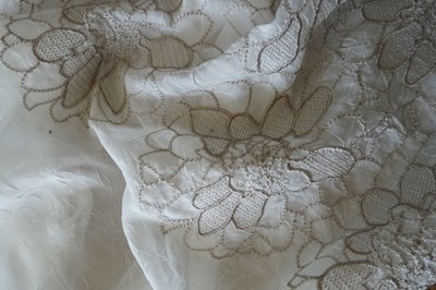 bestickter Chiffon, ivory, beige, gecoacht, Meterware, Stickerei, Neu,