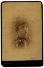 Cabinet Card Circa 1890s Godfrey Gorgeous Lady With Flowers Rochester NY