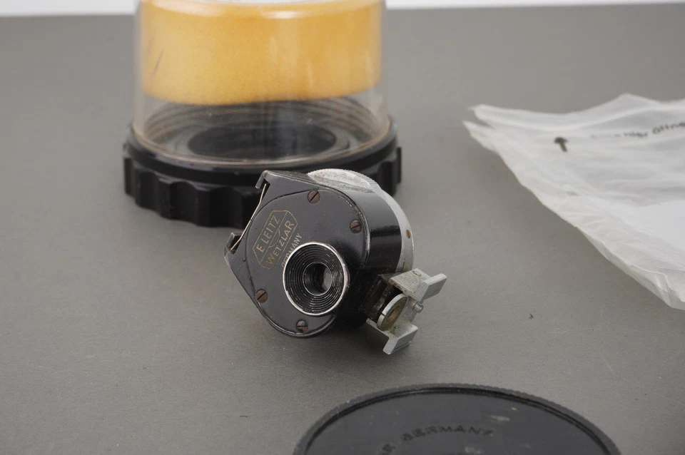 Lote de artículos Leica / Leitz, tapas, correas, estuche, buscador, etc. Foto 2 de 4