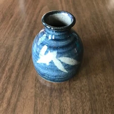 Unbranded Rustic Style Ceramic Glazed Leaf Pattern Rose Bud Vase 3.5 Height.