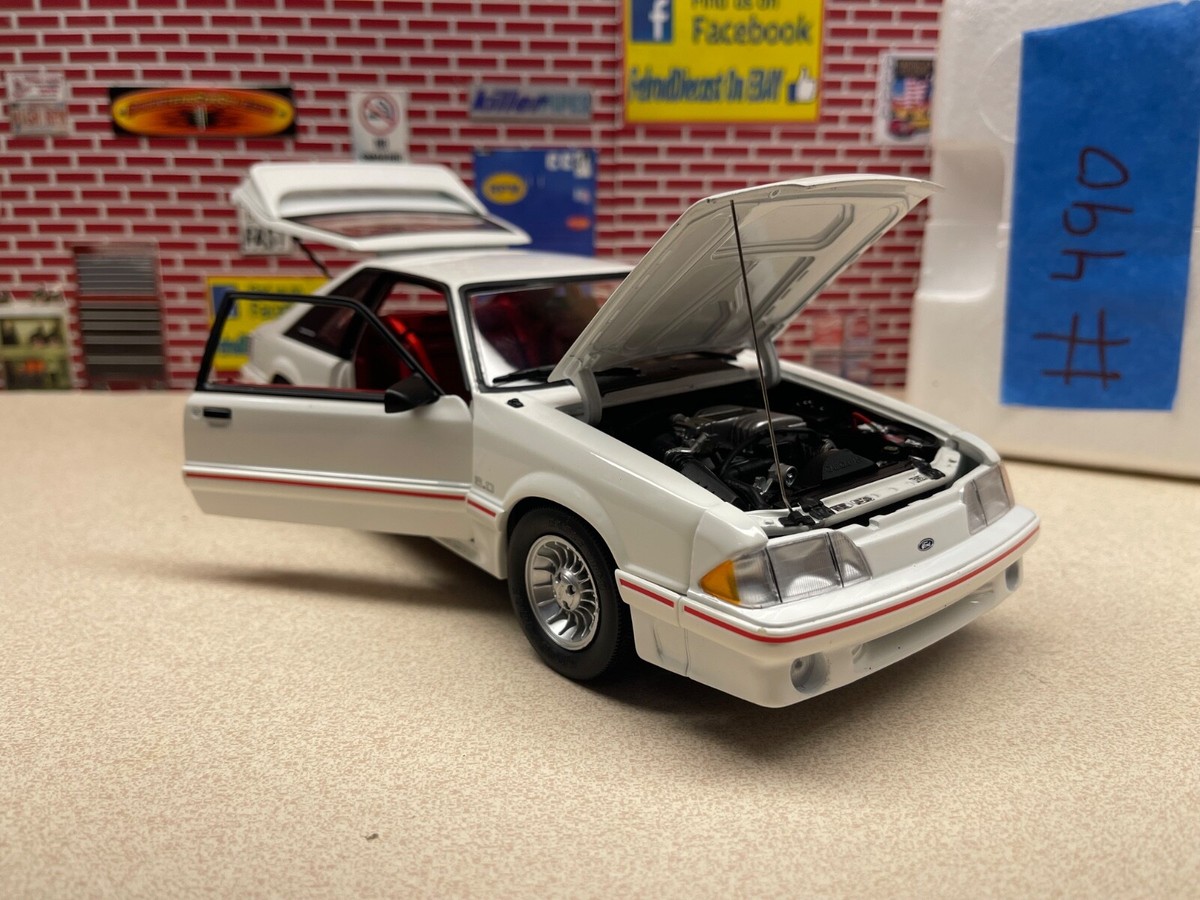 1/18 GMP 1988 Ford Mustang GT White Red Interior 19001 Blemished