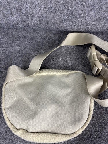 Herschel Supply Co Sherpa Belt Bag Women's Cream Fleece Fanny Pack Zipper - Picture 3 of 6