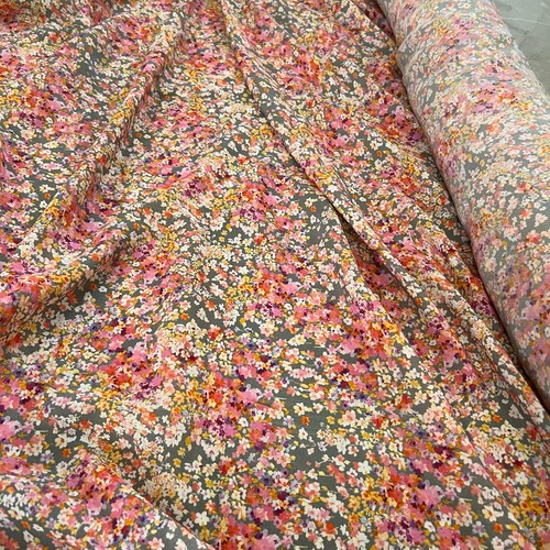 100% Pure Silk 15 momme Crepe Silk Fabric Small Floral 55"  wide 1 meter XX182 - Picture 3 of 3