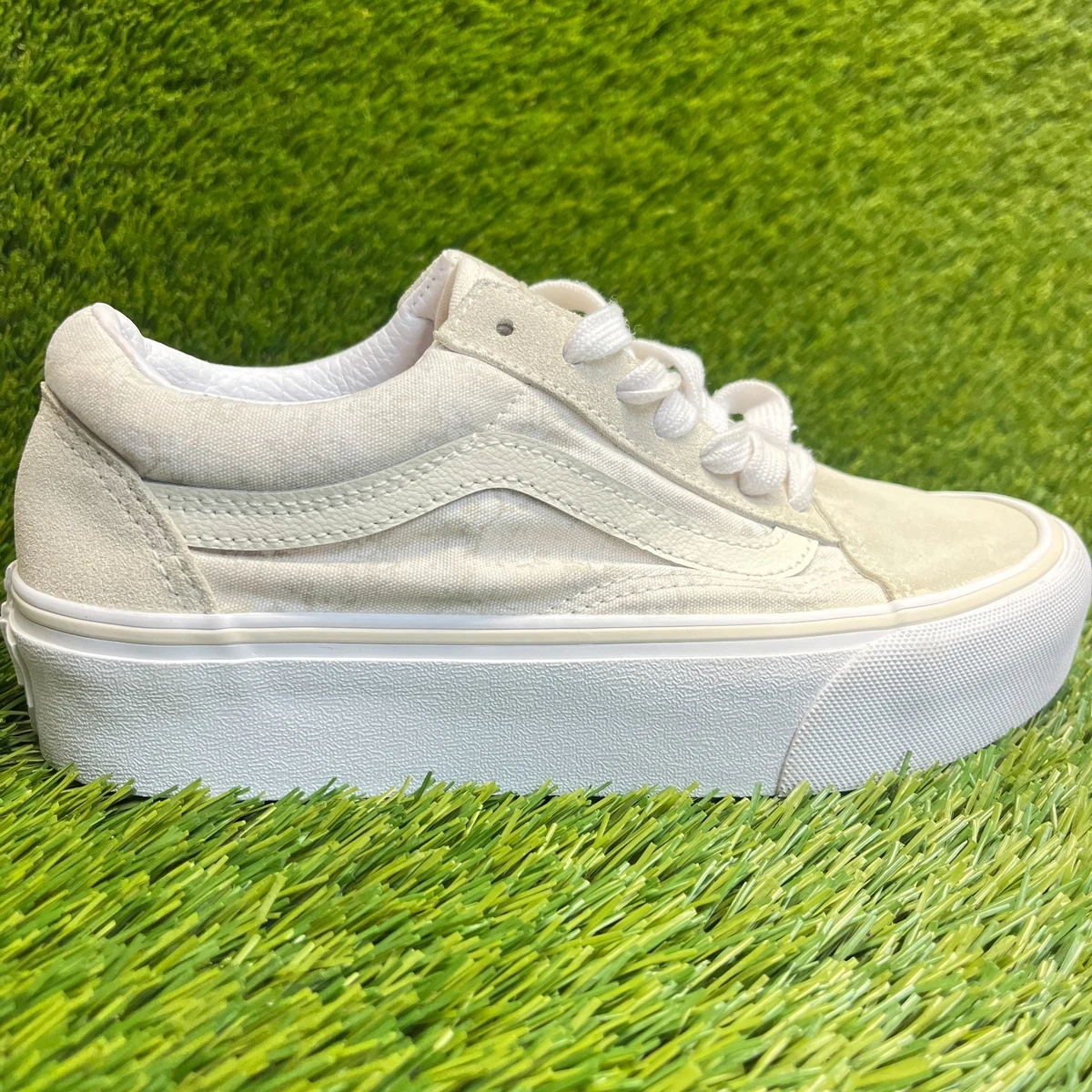 NWOT Vans white and sage green casual trainers sneakers  Size 4.5 Vans Sk8-Hi High Top Skate Shoes - Sage Green/White - Men main image 2