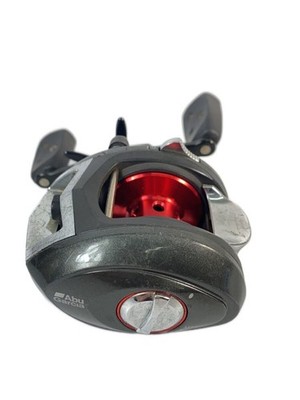 Abu Garcia Reel Fishing Reel 5.5in x 7.1in x 9.6in Excellent Condition