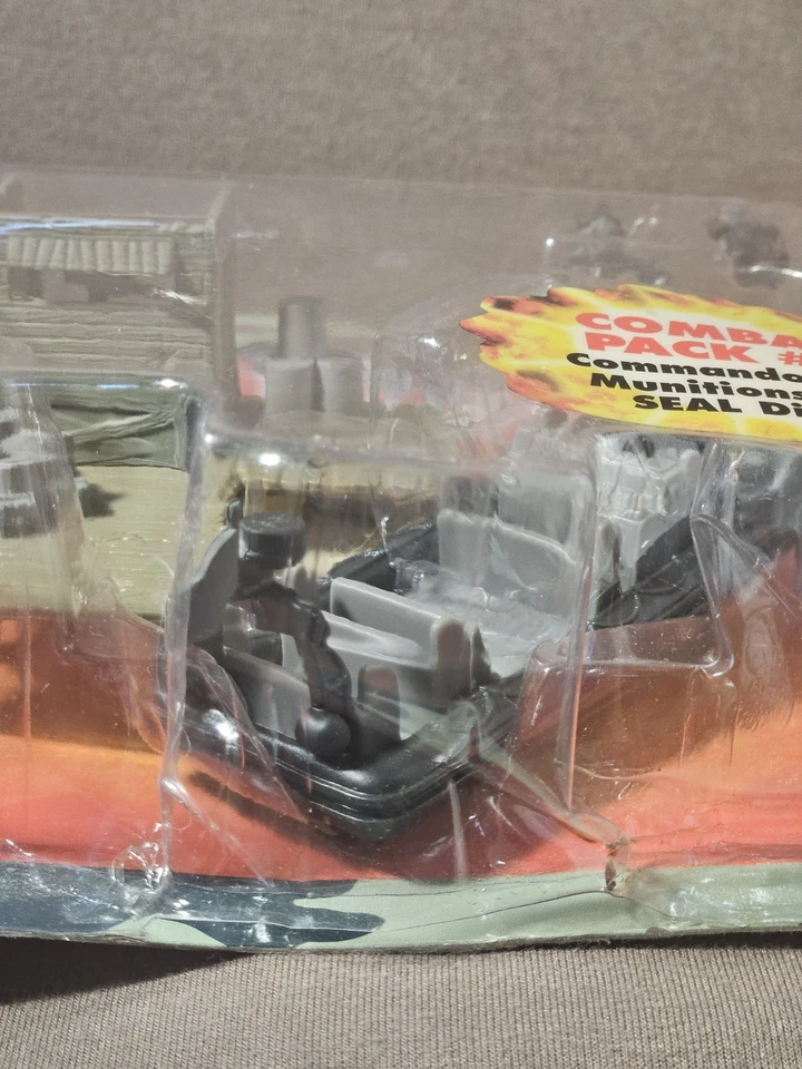 1997 Galoob BATTLE SQUADS COMBAT PACK#3 COMMANDO RAFT MUNITIONS PIER SEAL DIVER - Image 3 of 4