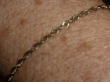 10K SOLID YELLOW GOLD DIAMOND-CUT ROPE TWIST BRACELET -  7 3/4" - 2.96 GRAMS