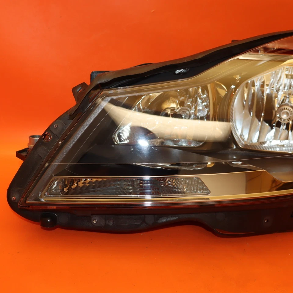 MERCEDES BENZ C250 C350 HEADLIGHT LEFT DRIVER 2012 2013 2014 A2048209959 HALOGEN - Image 2 of 4