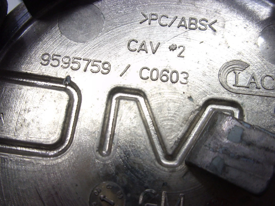 GMC Yukon 1500 2011 rueda de 20" 4 tapas centrales cromadas 9595759 OEM Foto 2 de 3