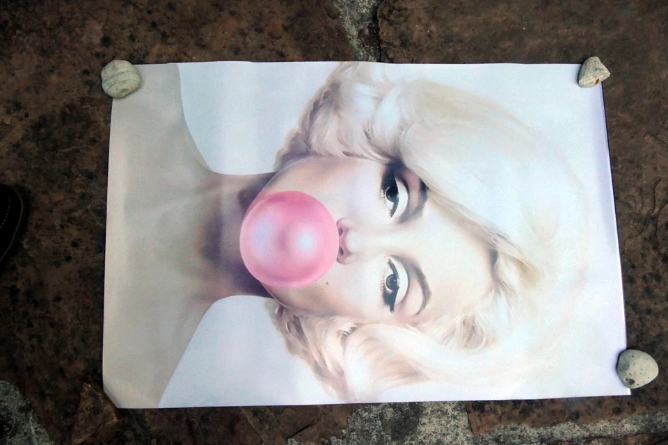 Marilyn Monroe Pink Bubble Gum Premium Art Print 36in x 24in large wall poster - Image 3 of 4
