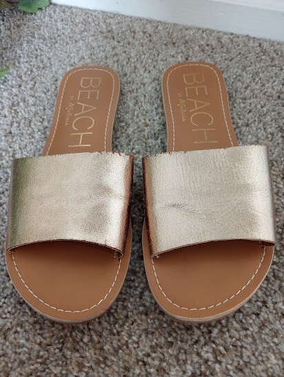 BEACH by Matisse Women`s Size 8M Gold Frost Leather Slide Sandals
