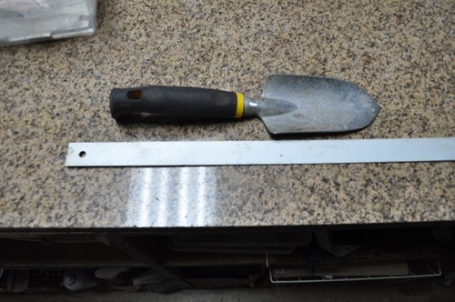 Vintage  Garden Hand Trowel Steel Planting Spade Blk Plastic Handle? Heavy duty