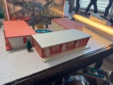 🚂 O SCALE- PLASTICVILLE 3 UNIT MOTEL BUILDINGS / POOL 💥 L1465