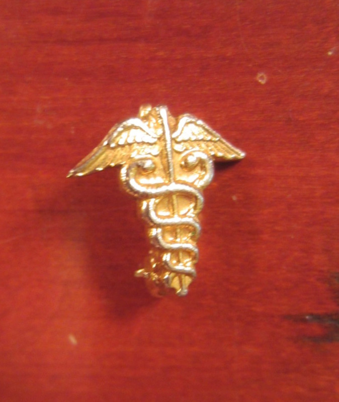 Vintage Cadeuses Label -Clasp