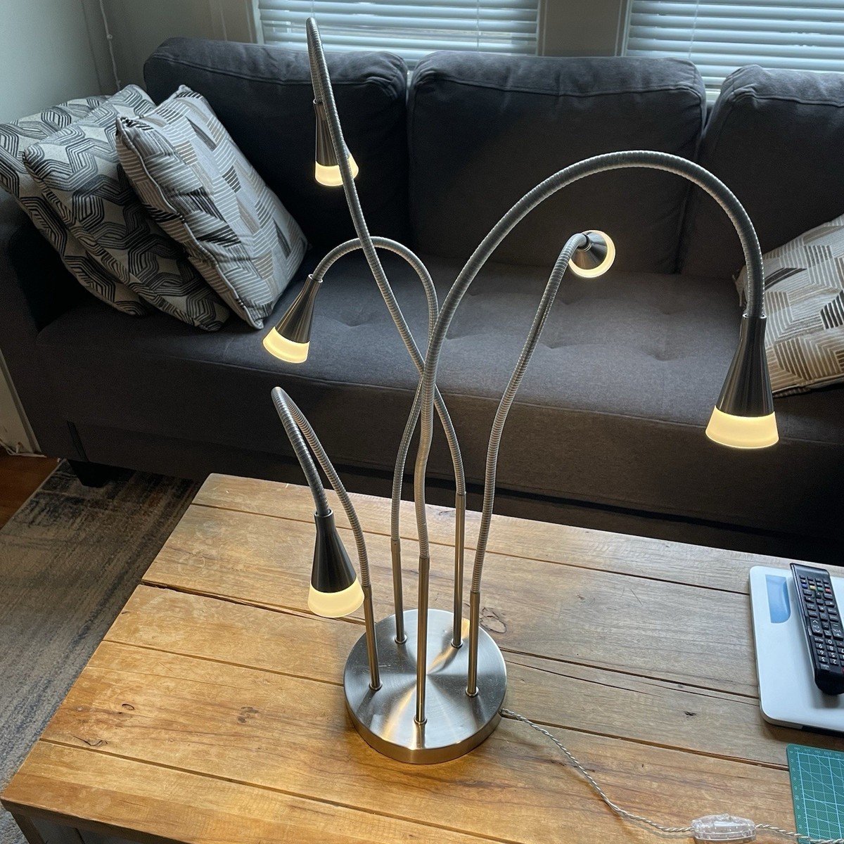 IKEA TIVED ティーヴェード フレキシブルアーム フロアランプ 読書灯 IKEA Tived LED読書ライト IKEA TIVED ティーヴェード フレキシブル