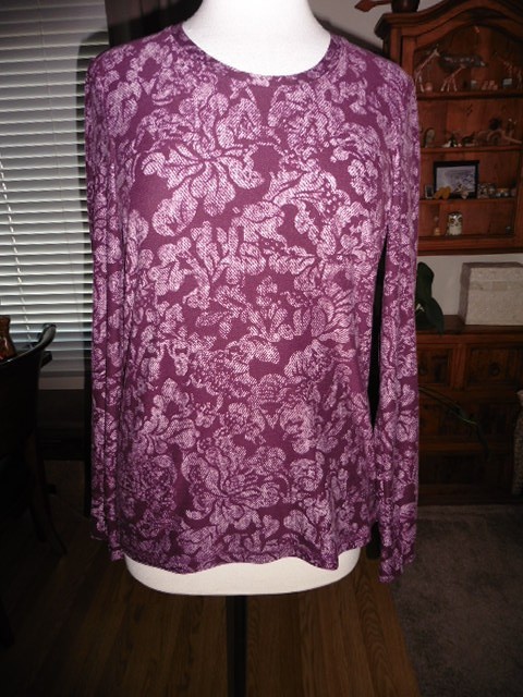 TITLE NINE MEDIUM LONG SLEEVE GRAPE COLOR THUMB HOLE NYLON SPANDEX