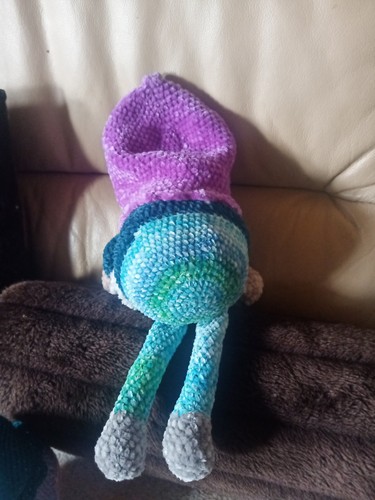 Amigurumi Figur......1 X Wichtel Kantenhocker, Chenille - Bild 4 von 5