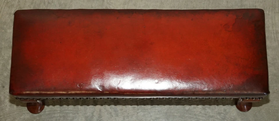 ANTIQUE CABRIOLET LEG FULLY RESTORED HAND DYED BORDEAUX LEATHER TUFTED FOOTSTOOL - Image 3 of 4