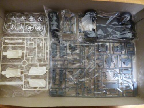 1/16 Fujimi Porsche 959 Sport Enthusiast Model Unassembled Kit - Picture 6 of 8